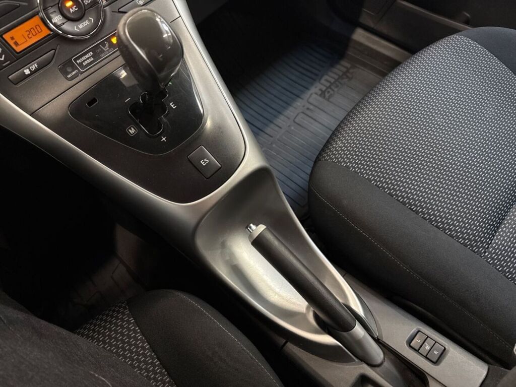 Toyota Auris 2010 Harmaa