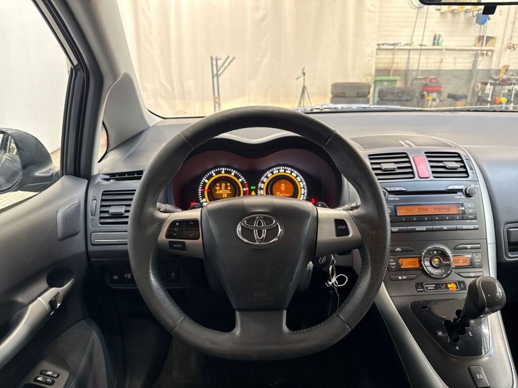 Toyota Auris 2010 Harmaa