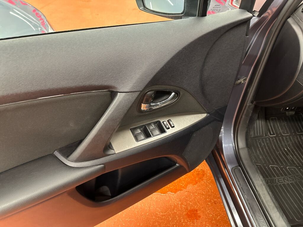 Toyota Avensis 2010 Sininen