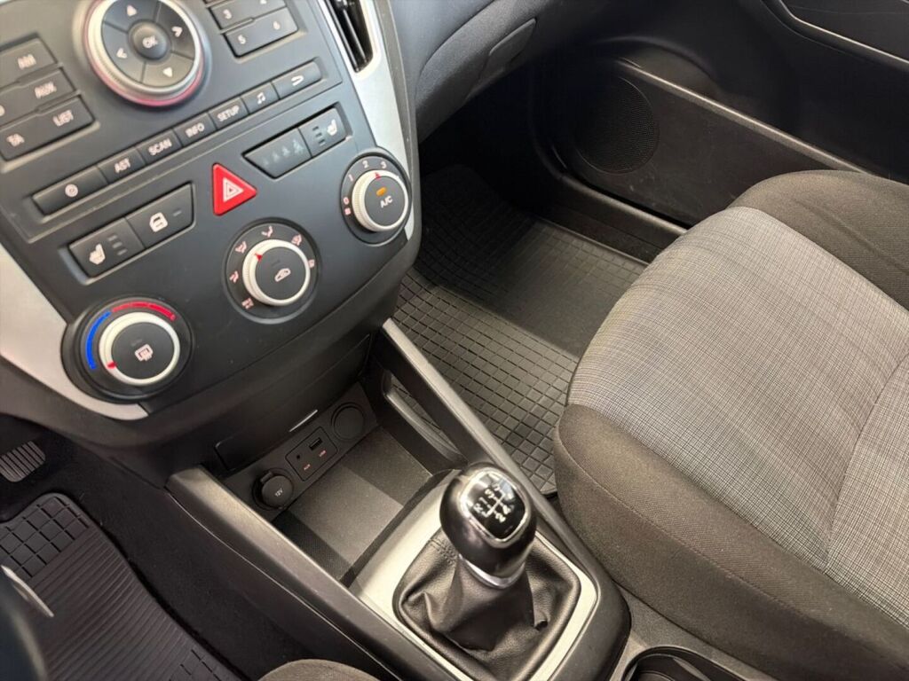 Kia Ceed 2010 Hopea