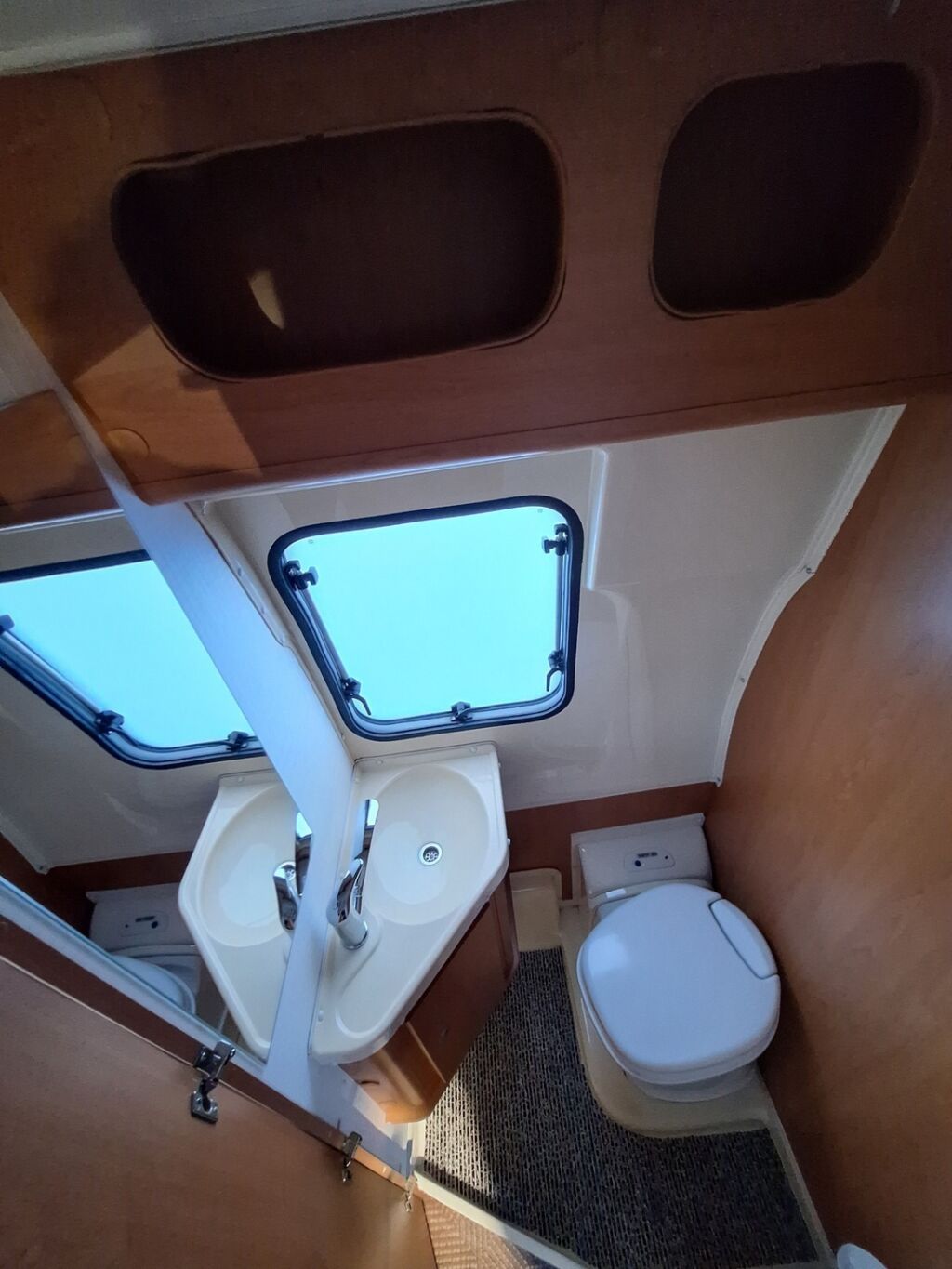 Dethleffs Globecar Fortscout VAN 570 2007 Punainen