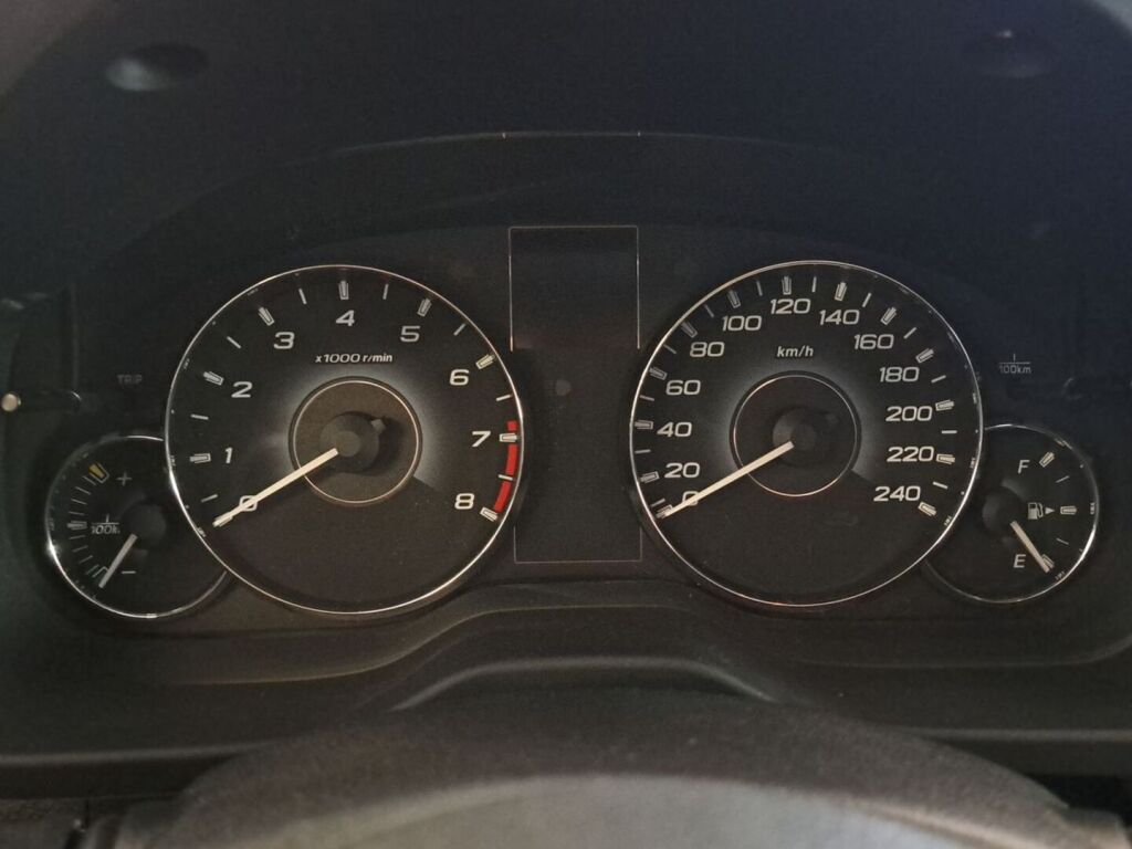 Subaru Legacy 2011 Punainen