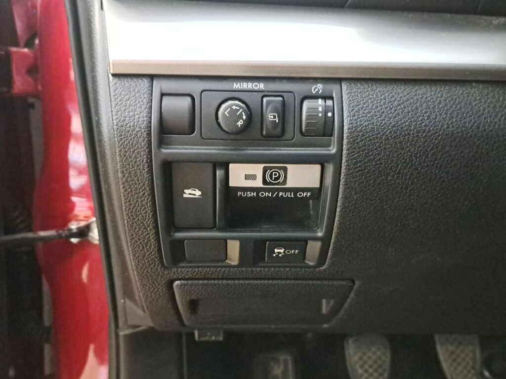 Subaru Legacy 2011 Punainen