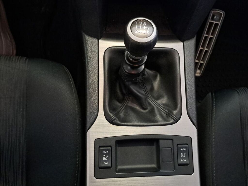 Subaru Legacy 2011 Punainen