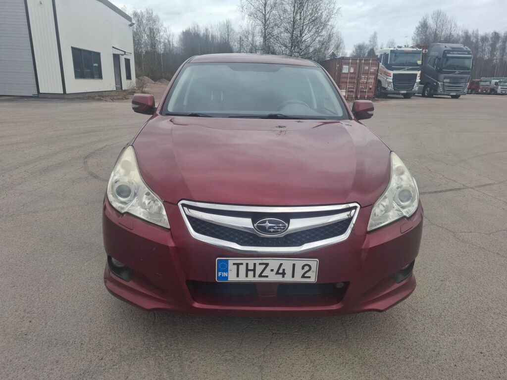 Subaru Legacy 2011 Punainen