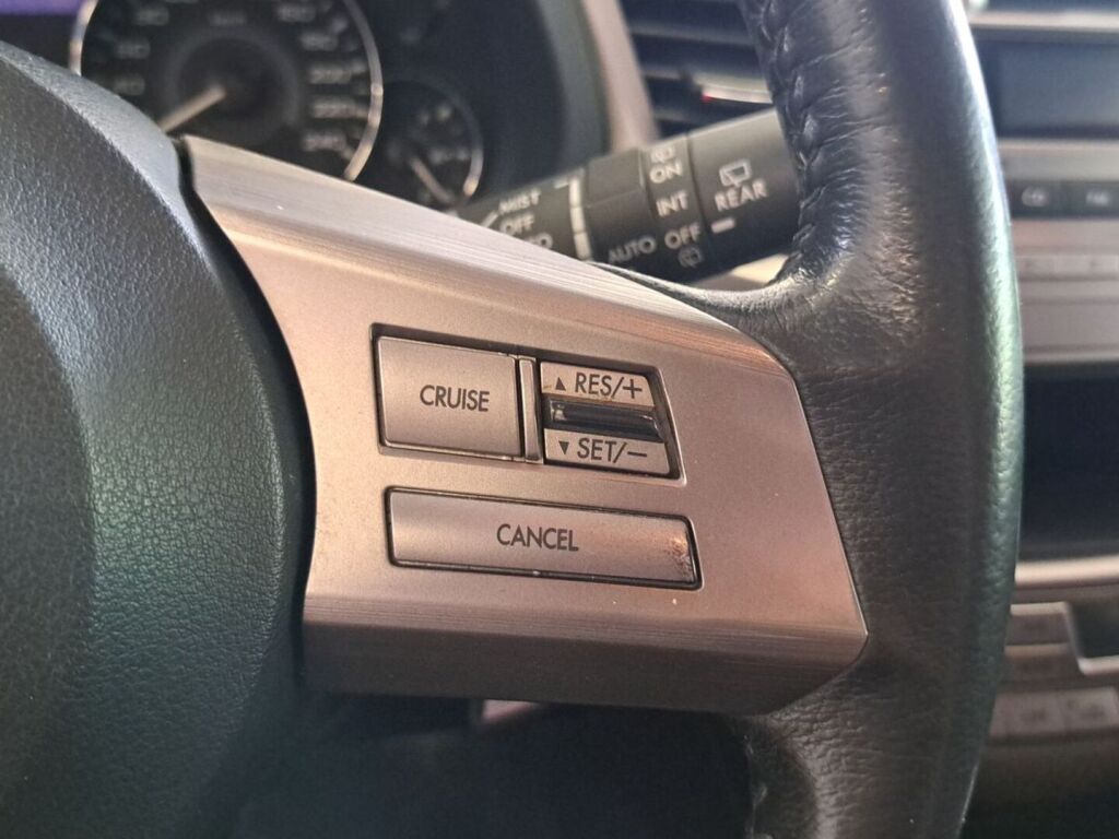 Subaru Legacy 2011 Punainen