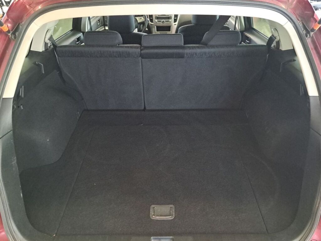 Subaru Legacy 2011 Punainen