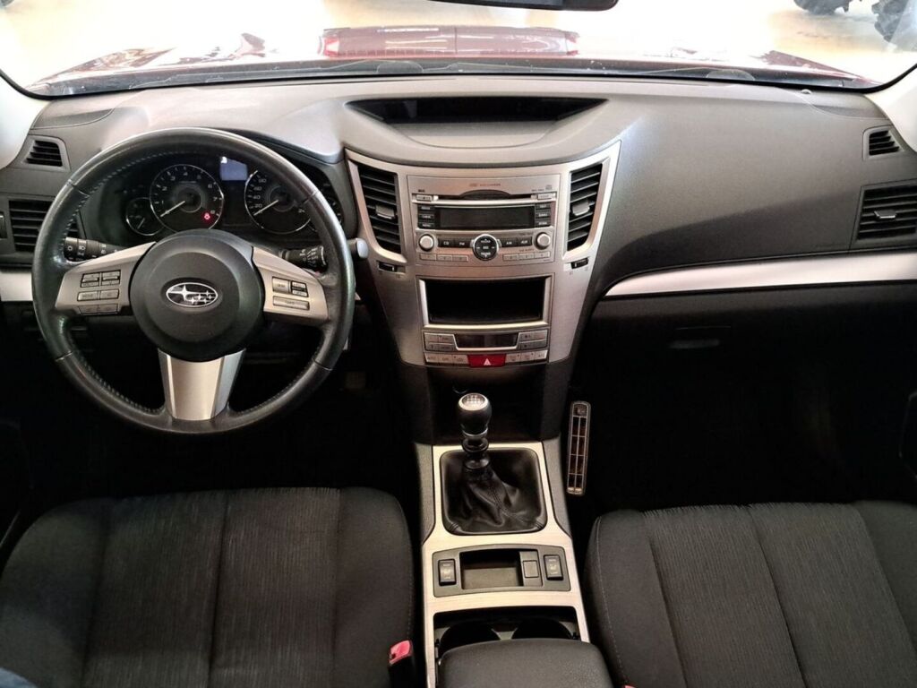 Subaru Legacy 2011 Punainen