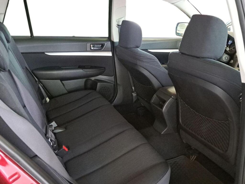 Subaru Legacy 2011 Punainen