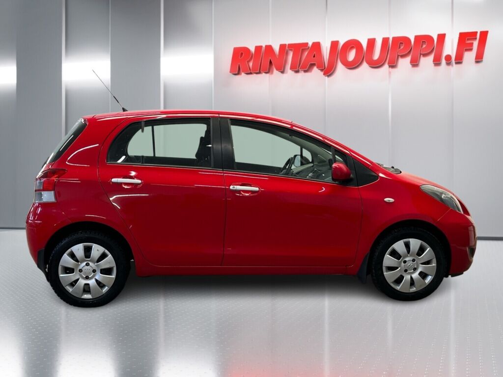 Toyota Yaris 2010 Punainen