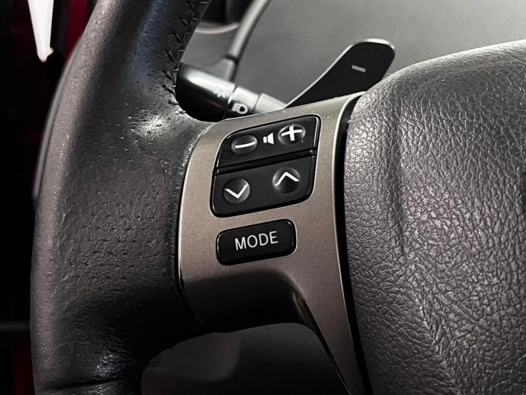 Toyota Yaris 2010 Punainen