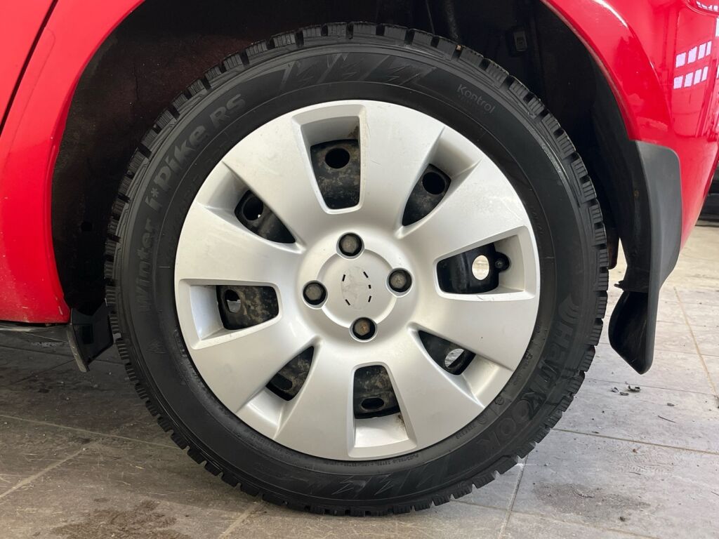 Toyota Yaris 2010 Punainen