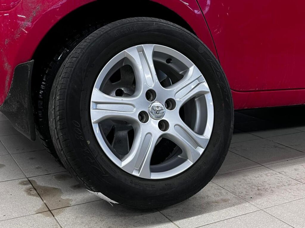 Toyota Yaris 2010 Punainen