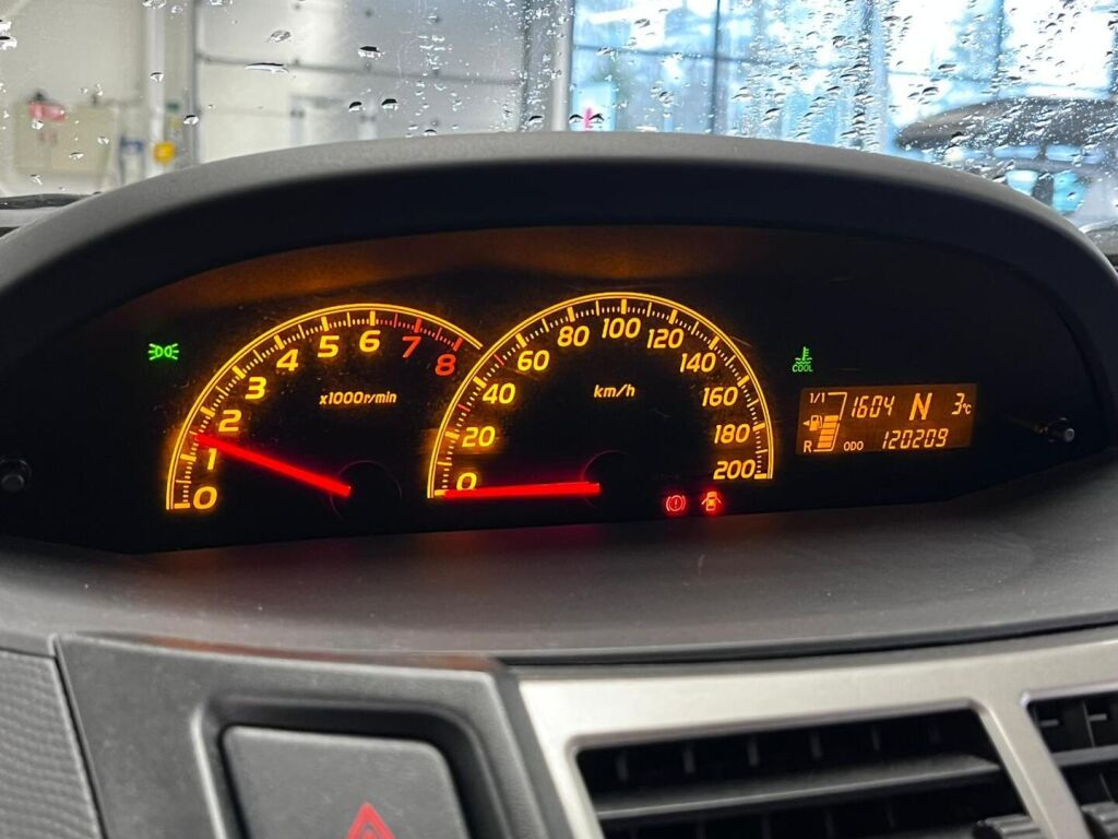 Toyota Yaris 2010 Punainen