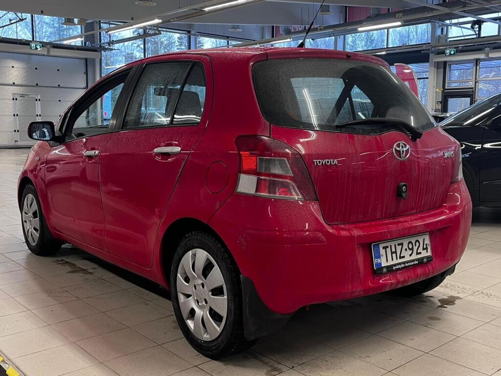 Toyota Yaris 2010 Punainen