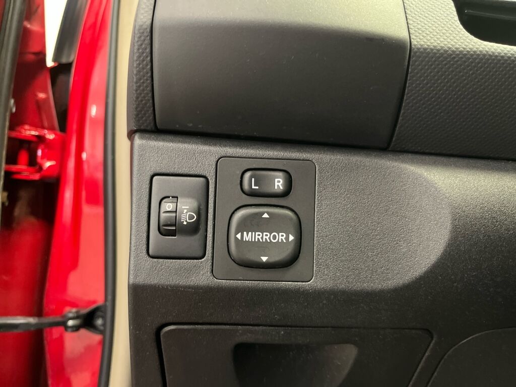 Toyota Yaris 2010 Punainen