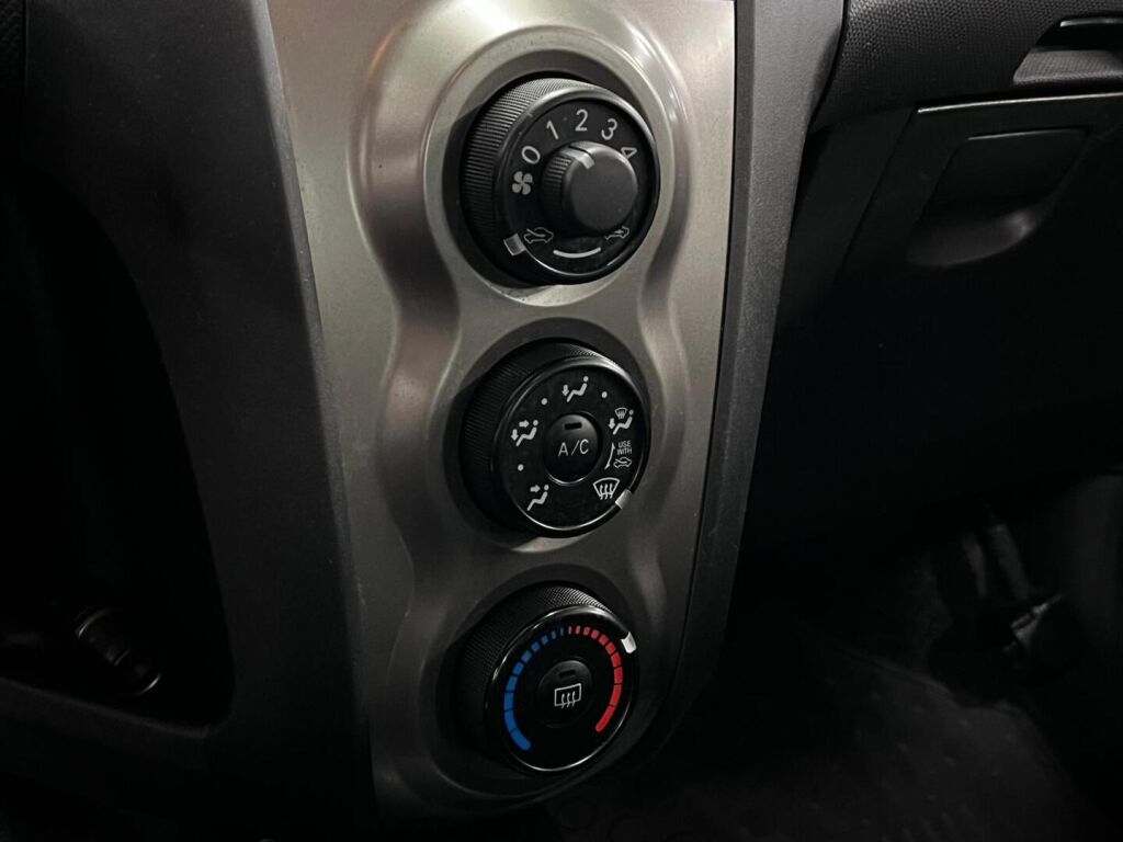 Toyota Yaris 2010 Punainen