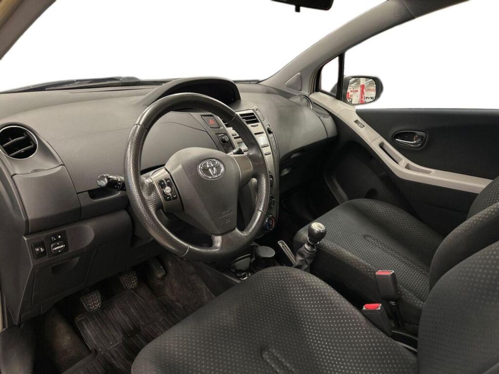 Toyota Yaris 2010 Hopea