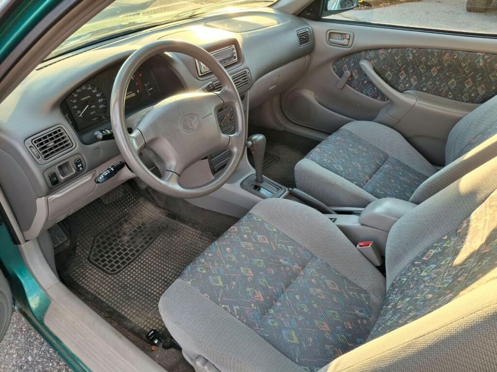 Toyota Corolla 1998 Vihreä