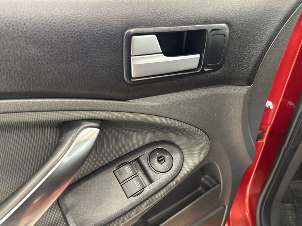 Ford C-Max 2010 Punainen