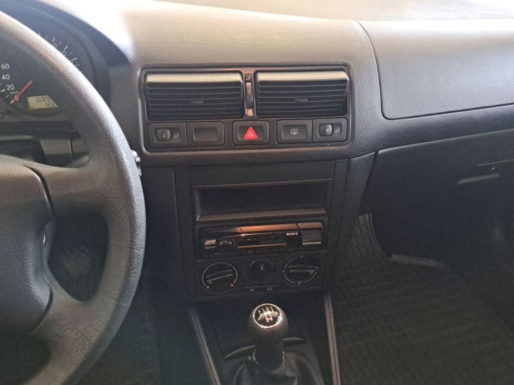 Volkswagen Golf Variant 2002 Ruskea (beige)