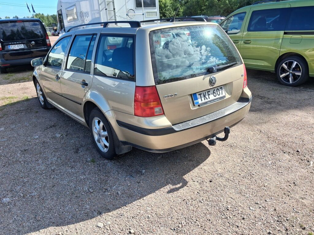 Volkswagen Golf Variant 2002 Ruskea (beige)