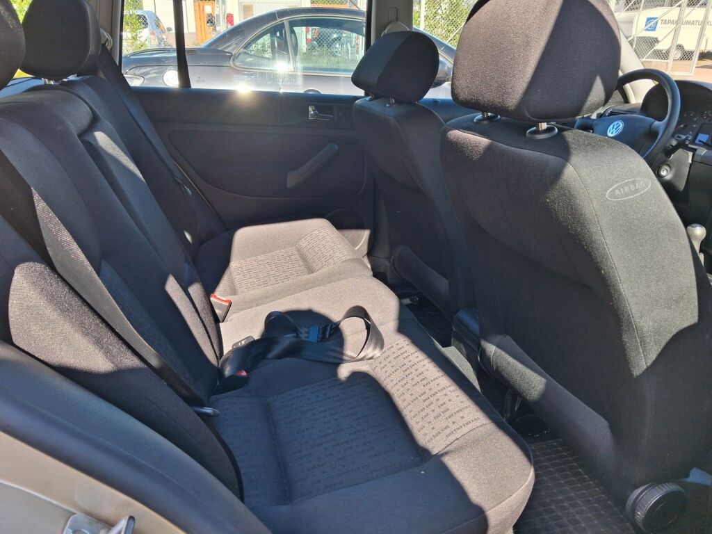 Volkswagen Golf Variant 2002 Ruskea (beige)