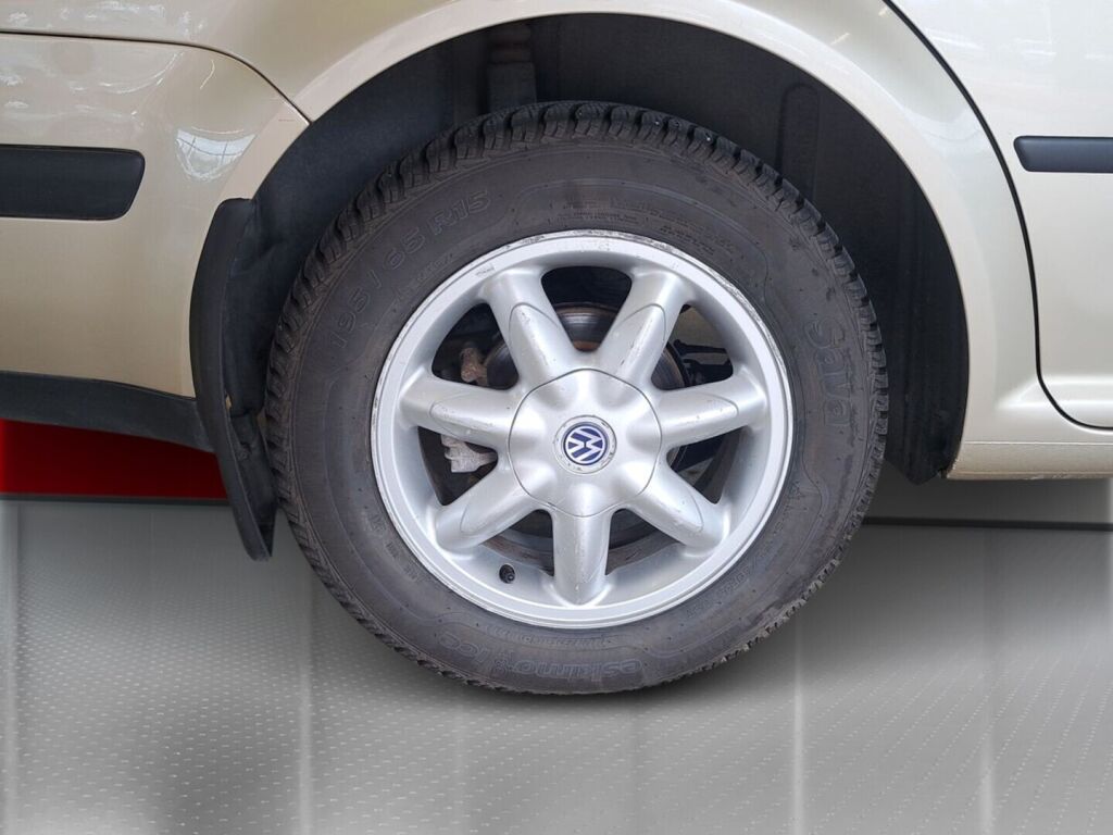 Volkswagen Golf Variant 2002 Ruskea (beige)