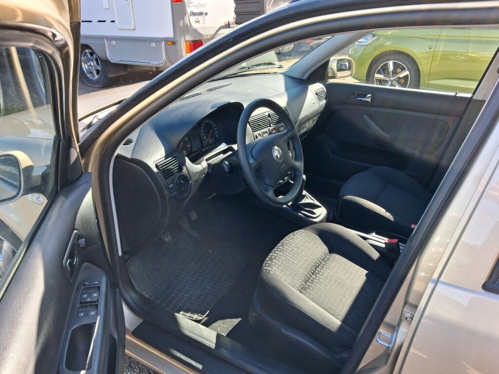 Volkswagen Golf Variant 2002 Ruskea (beige)