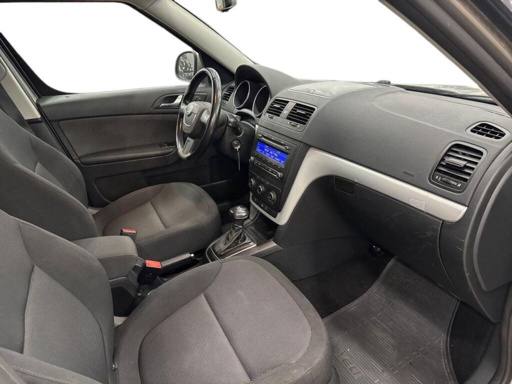 Skoda Yeti 2011 Ruskea (beige)