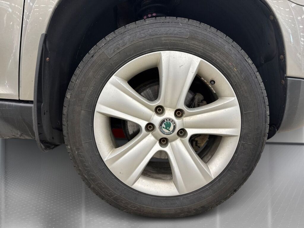 Skoda Yeti 2011 Ruskea (beige)