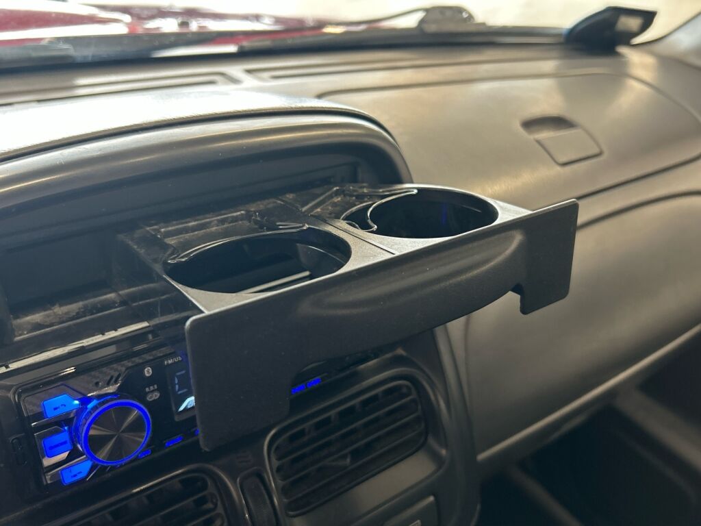 Nissan Cab 2002 Punainen