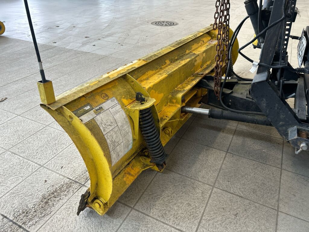 Nissan Cab 2002 Punainen