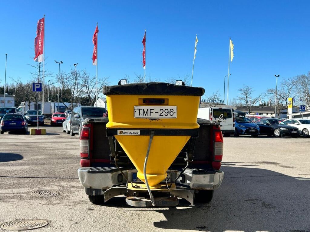 Nissan Cab 2002 Punainen