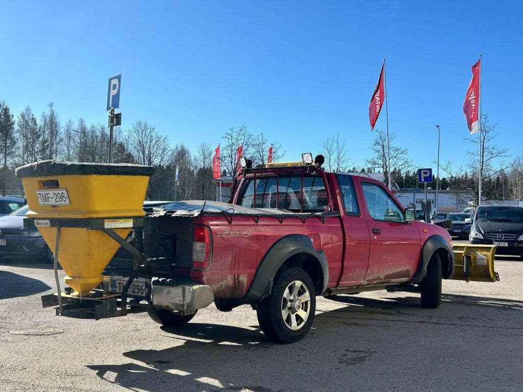 Nissan Cab 2002 Punainen