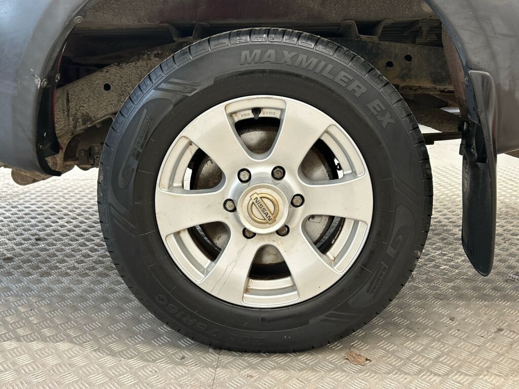 Nissan Cab 2002 Punainen