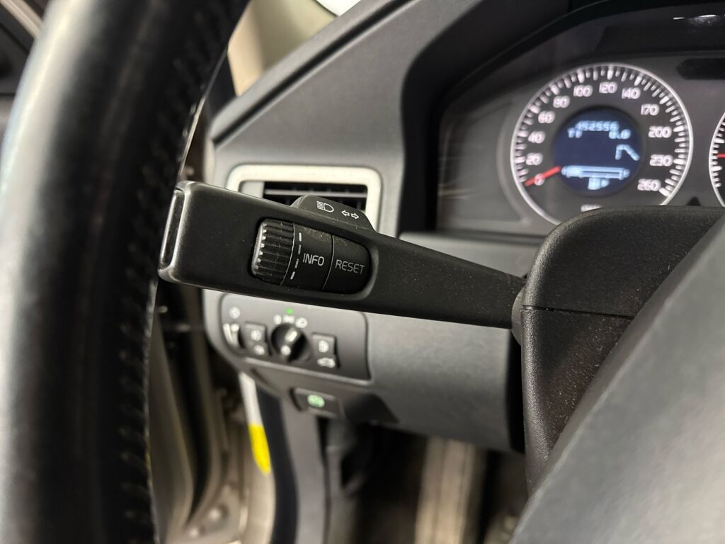 Volvo XC70 2008 Ruskea (beige)