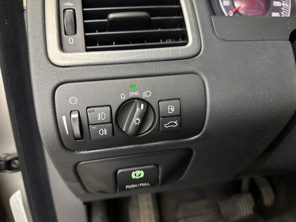 Volvo XC70 2008 Ruskea (beige)