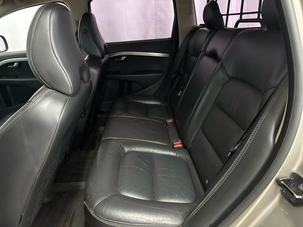 Volvo XC70 2008 Ruskea (beige)