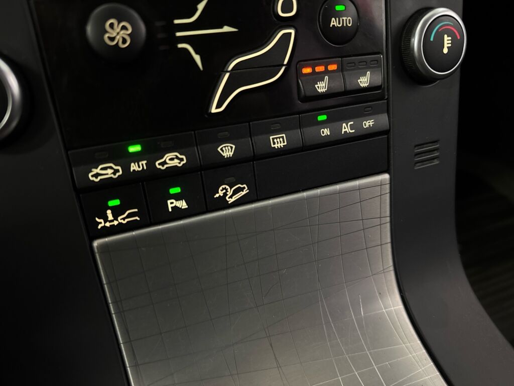 Volvo XC70 2008 Ruskea (beige)