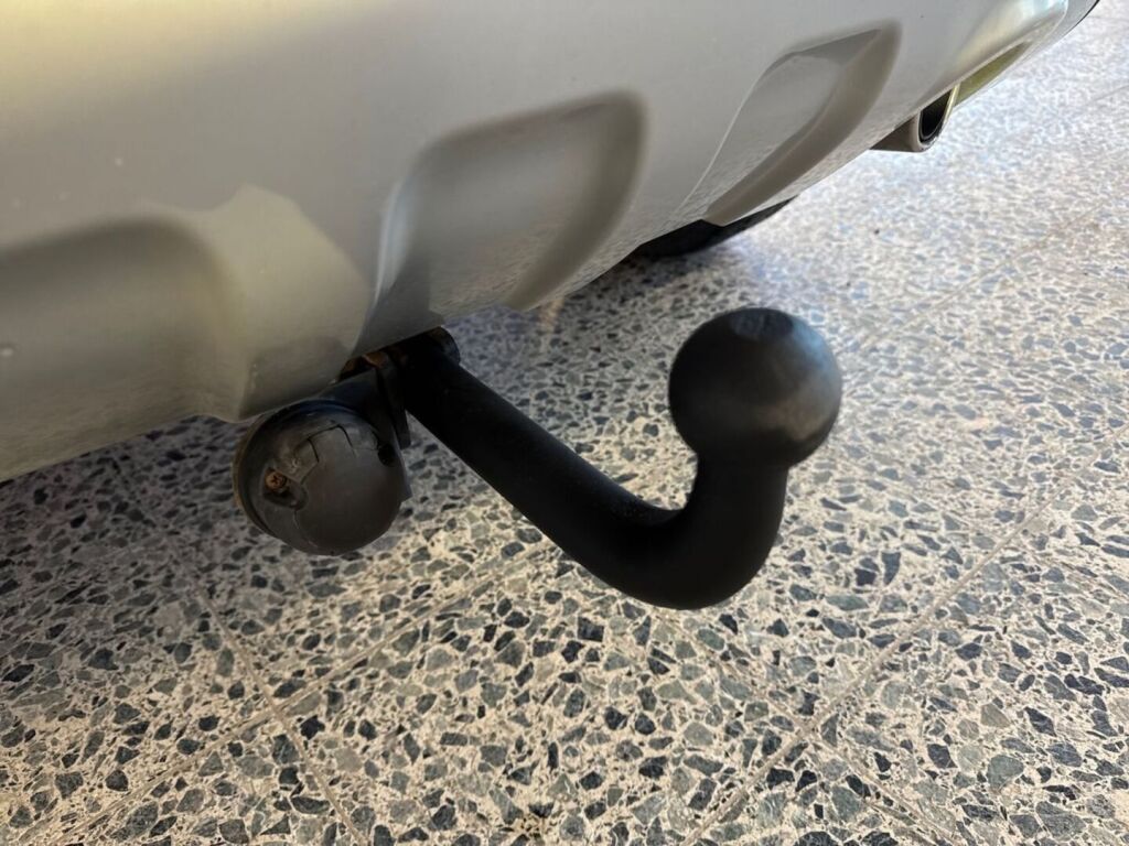 Ford Kuga 2010 Musta