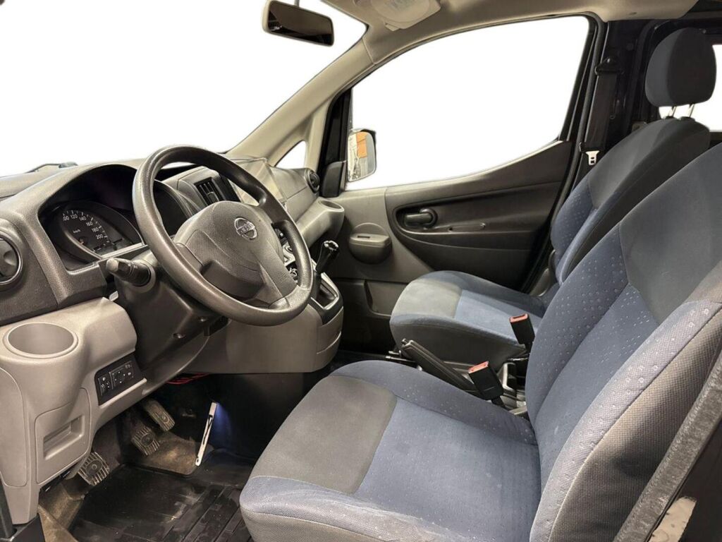 Nissan NV200 2011 Musta