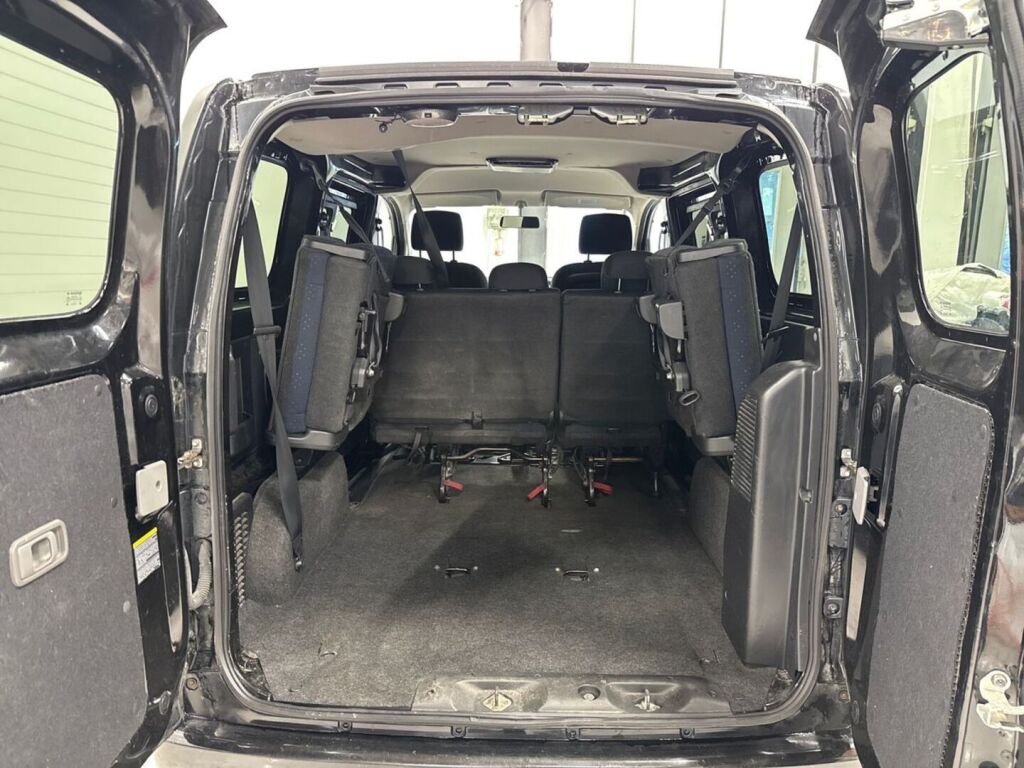 Nissan NV200 2011 Musta