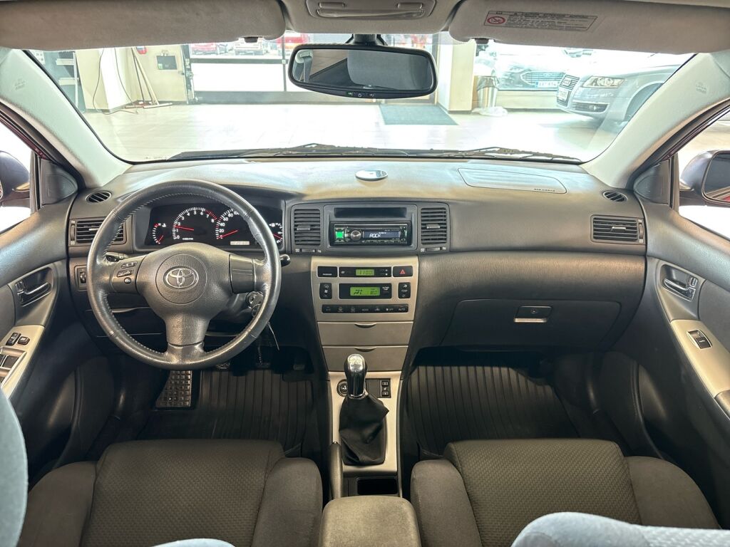 Toyota Corolla 2004 Punainen