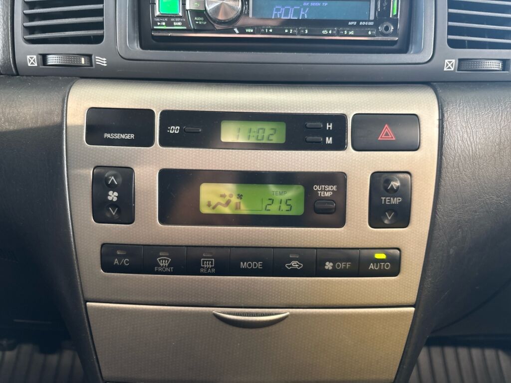 Toyota Corolla 2004 Punainen