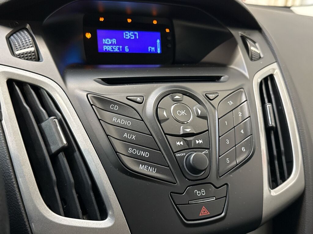 Ford Focus 2012 Valkoinen