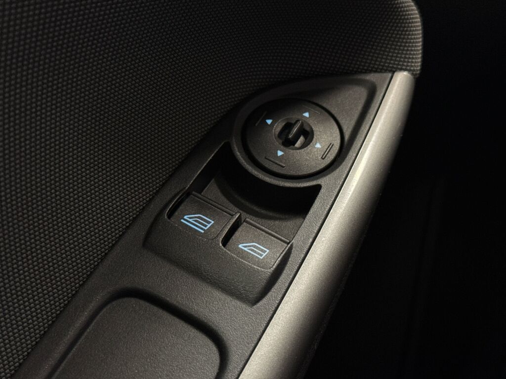 Ford Focus 2012 Valkoinen