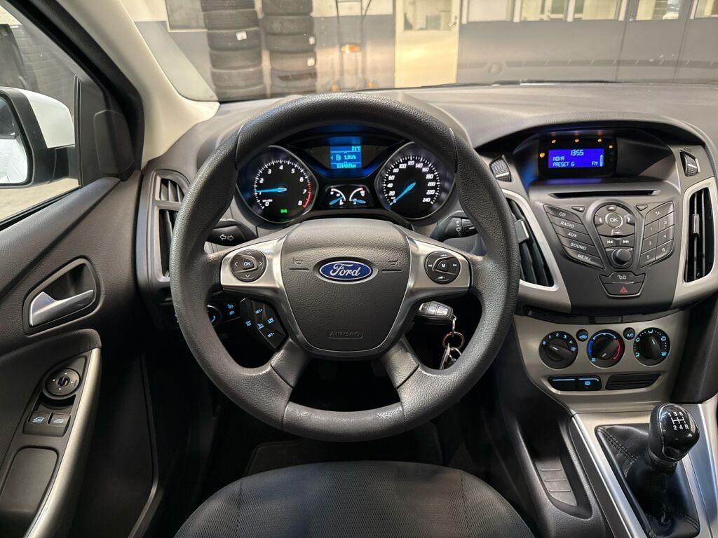 Ford Focus 2012 Valkoinen