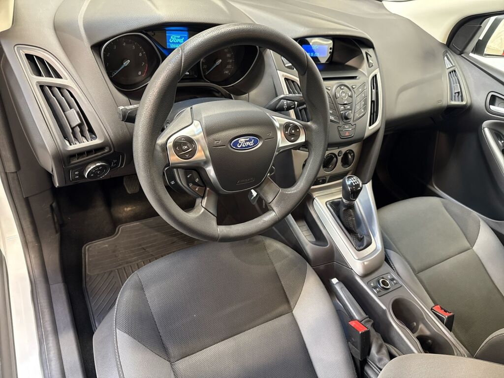 Ford Focus 2012 Valkoinen