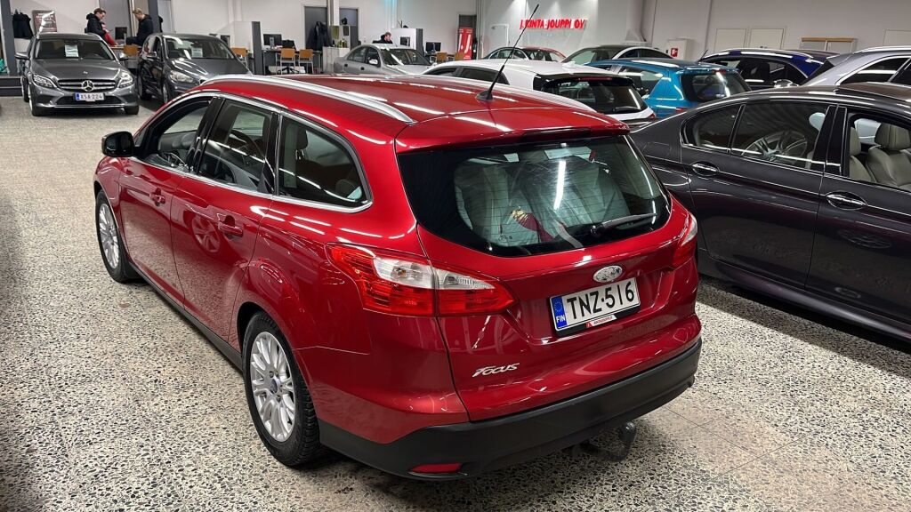 Ford Focus 2011 Punainen